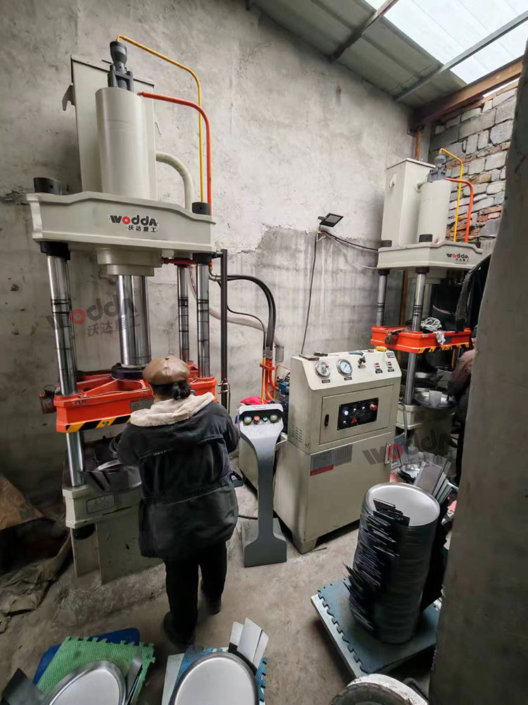 100噸四柱液壓機 100噸四柱液壓機