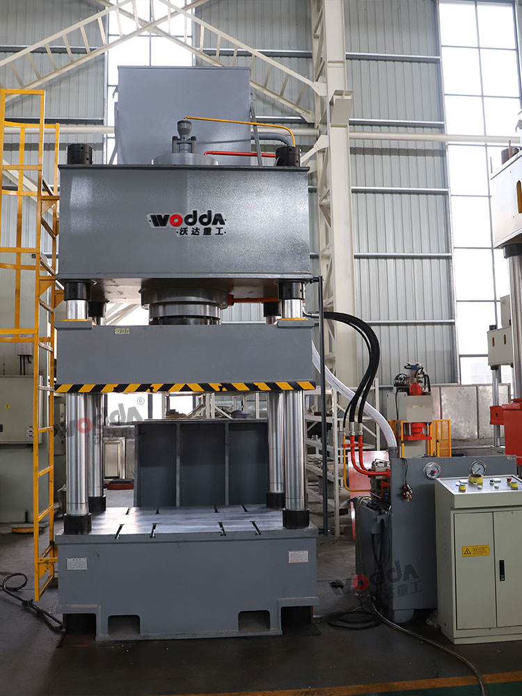 500噸四柱液壓機車間實物圖 500噸四柱液壓機車間實物圖