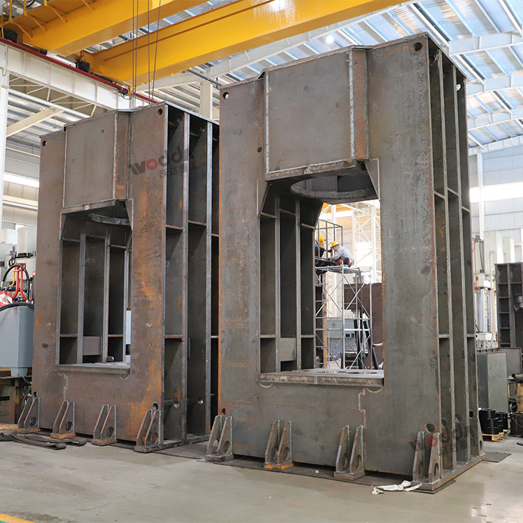 2500噸框架式液壓機機身 2500噸框架式液壓機機身