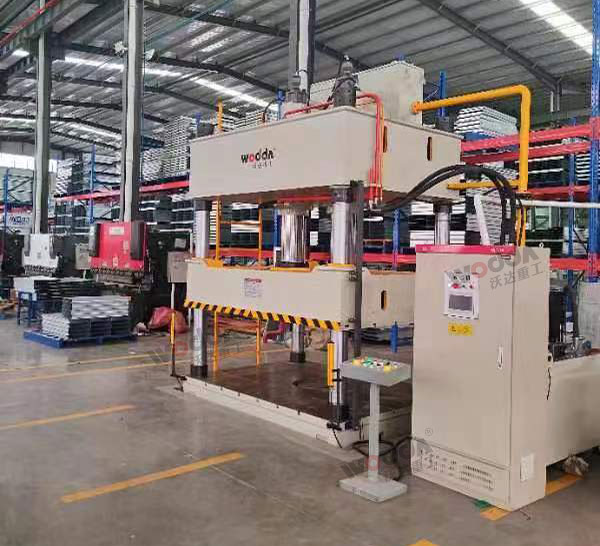 315噸伺服四柱液壓機 315噸伺服四柱液壓機