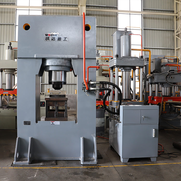 500噸龍門液壓機(jī) 500噸龍門液壓機(jī)