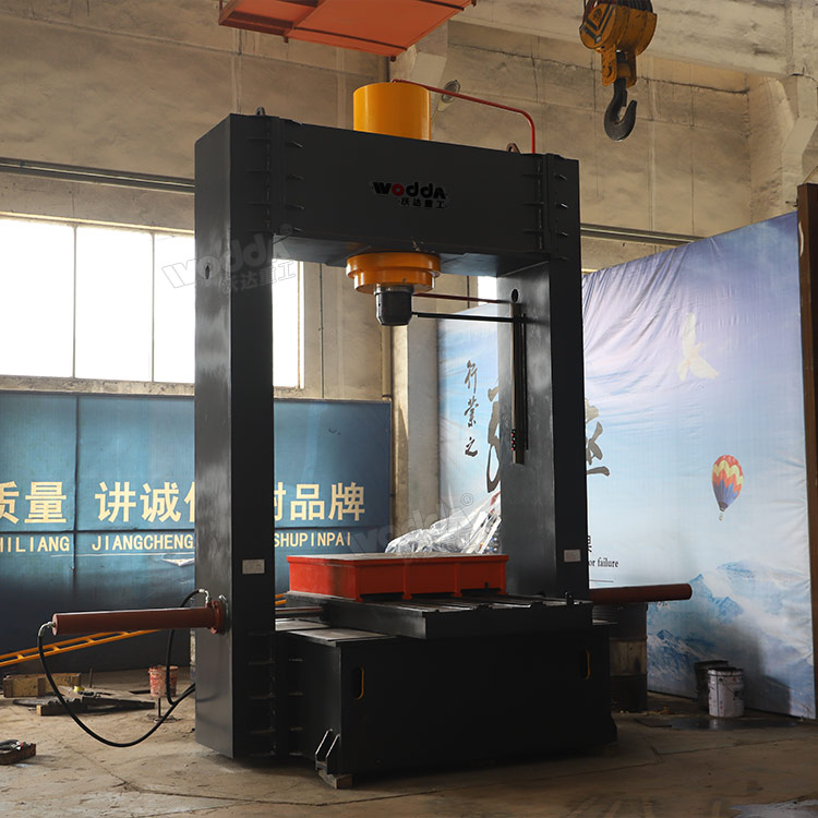 400噸龍門油壓機(jī) 400噸龍門油壓機(jī)