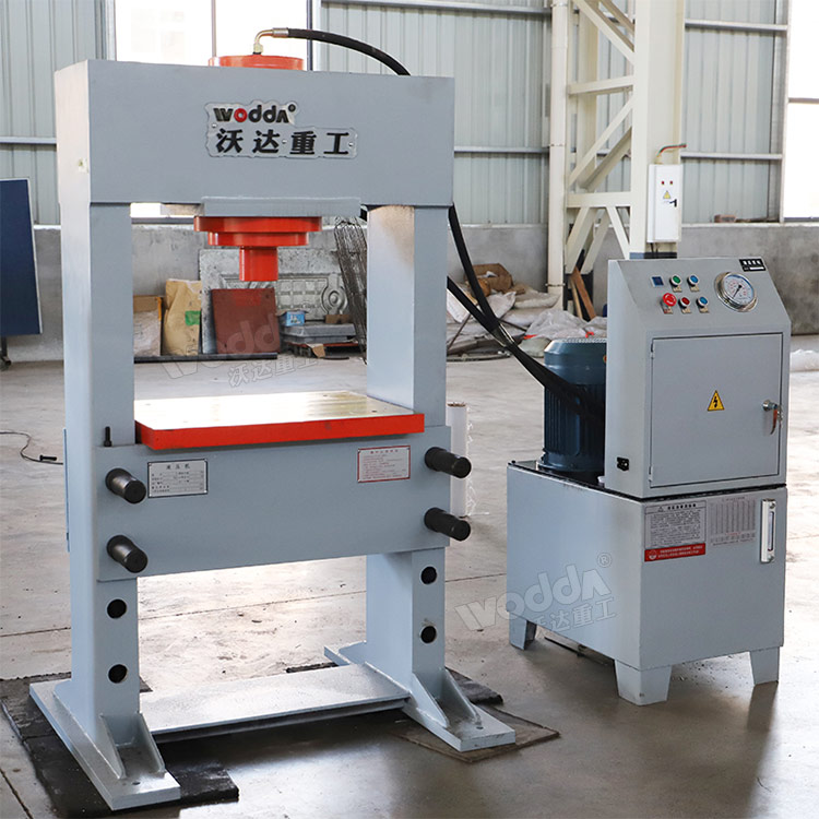 100噸龍門油壓機(jī) 100噸龍門油壓機(jī)