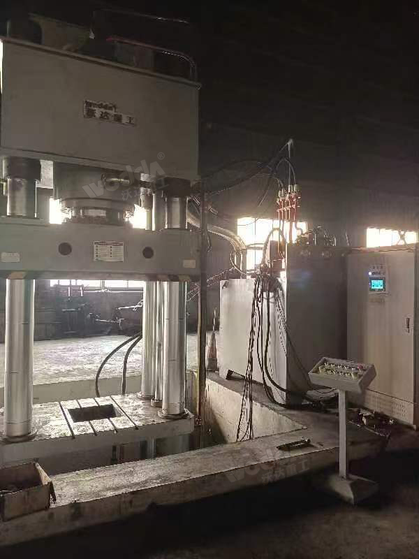 800噸匣缽液壓機(jī)客戶現(xiàn)場(chǎng).jpg 800噸匣缽液壓機(jī)客戶現(xiàn)場(chǎng).jpg