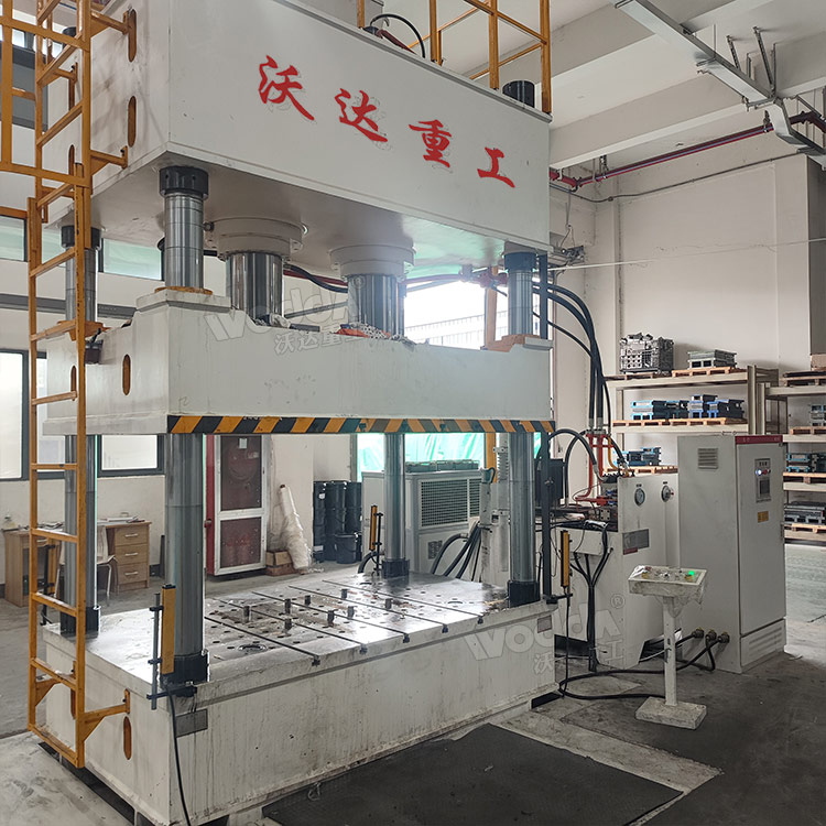 500噸四柱液壓機安裝完成 500噸四柱液壓機安裝完成