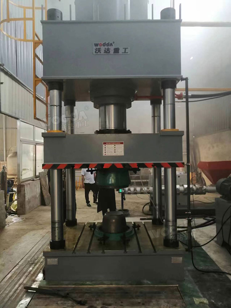 500噸三梁四柱液壓機(jī) 500噸三梁四柱液壓機(jī)