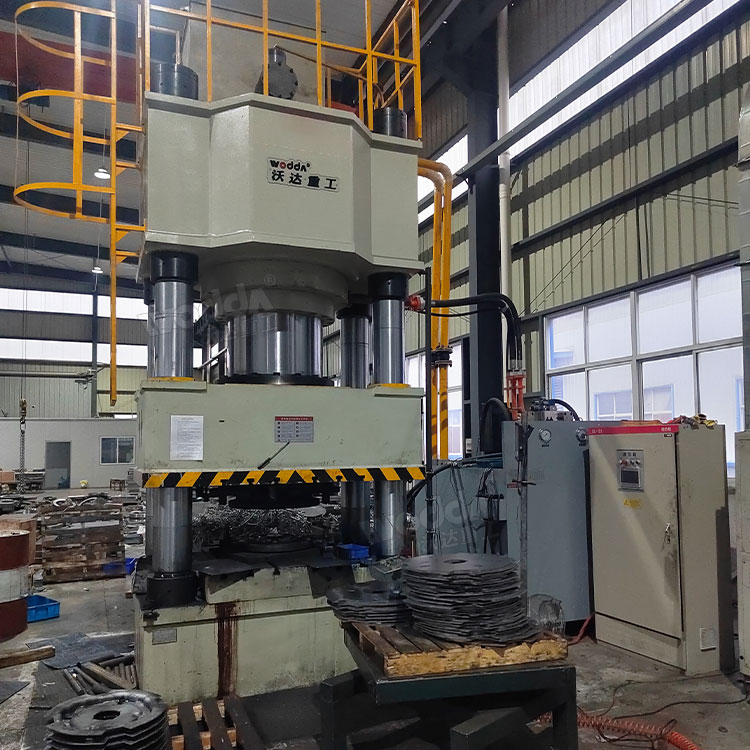 1000噸液壓機(jī) 1000噸液壓機(jī)