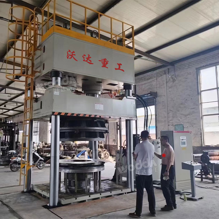 800噸鋁鍋拉伸液壓機(jī)現(xiàn)場(chǎng) 800噸鋁鍋拉伸液壓機(jī)現(xiàn)場(chǎng)