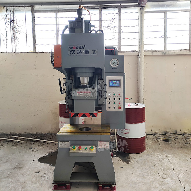 20噸伺服液壓沖床現(xiàn)場 20噸伺服液壓沖床現(xiàn)場