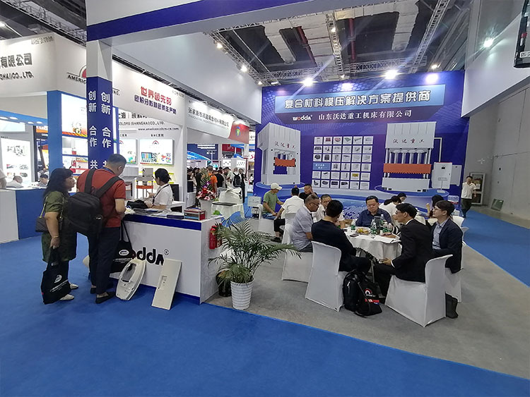 現(xiàn)場(chǎng)咨詢客戶 現(xiàn)場(chǎng)咨詢客戶