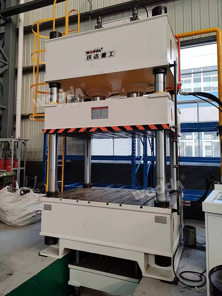 400噸三梁四柱液壓機(jī) 400噸三梁四柱液壓機(jī)