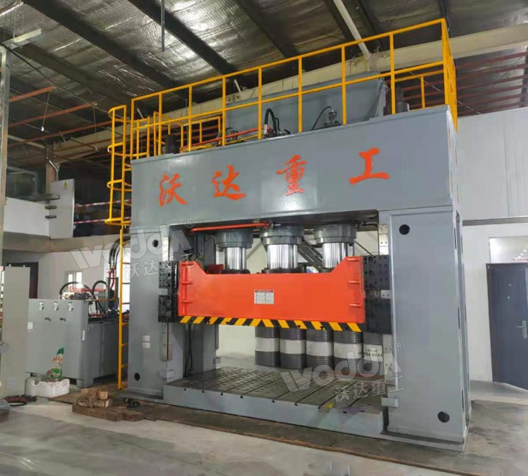 1000噸油壓機(jī) 1000噸油壓機(jī)