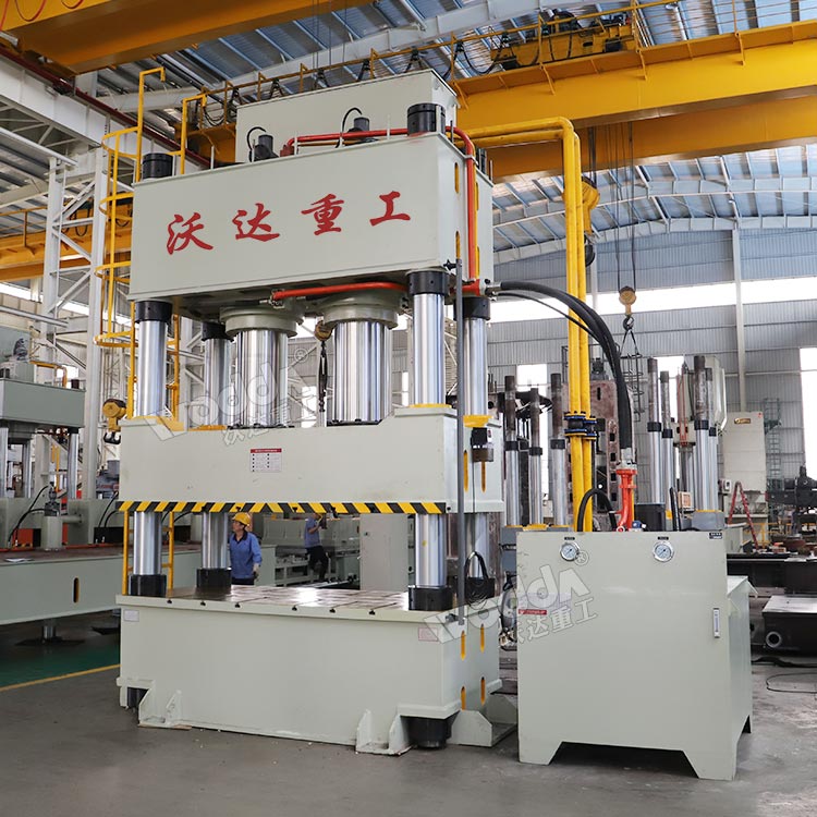 1000噸三梁四柱液壓機 1000噸三梁四柱液壓機