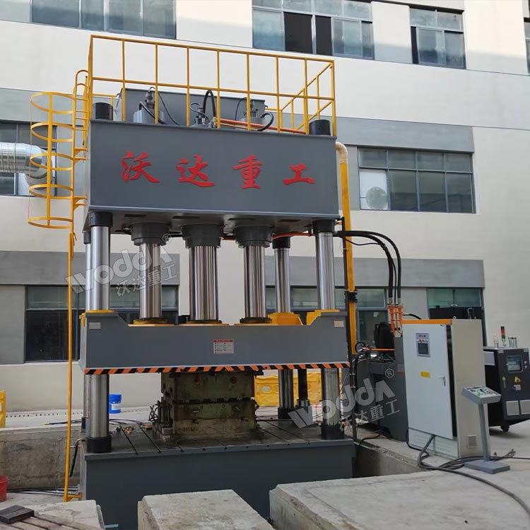 1000噸油壓機(三缸) 1000噸油壓機(三缸)