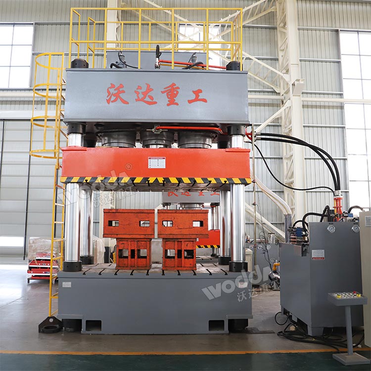 四柱液壓機(jī)(圖1) 四柱液壓機(jī)(圖1)