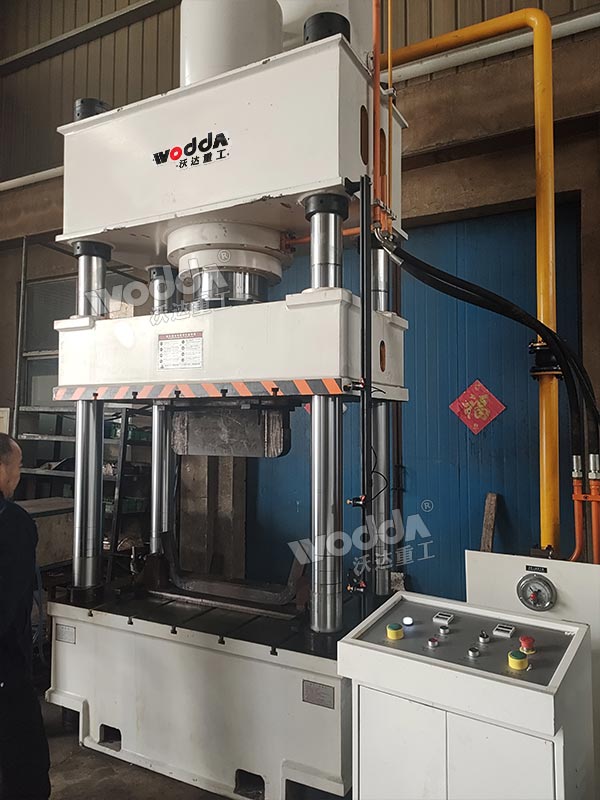 400噸四柱液壓機(jī) 400噸四柱液壓機(jī)