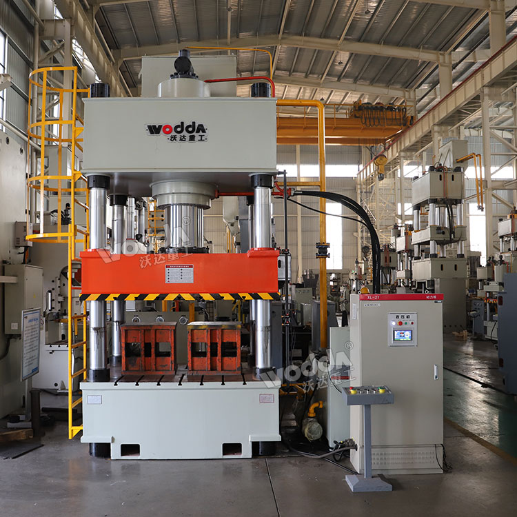 500噸四柱液壓機(jī).jpg 500噸四柱液壓機(jī).jpg