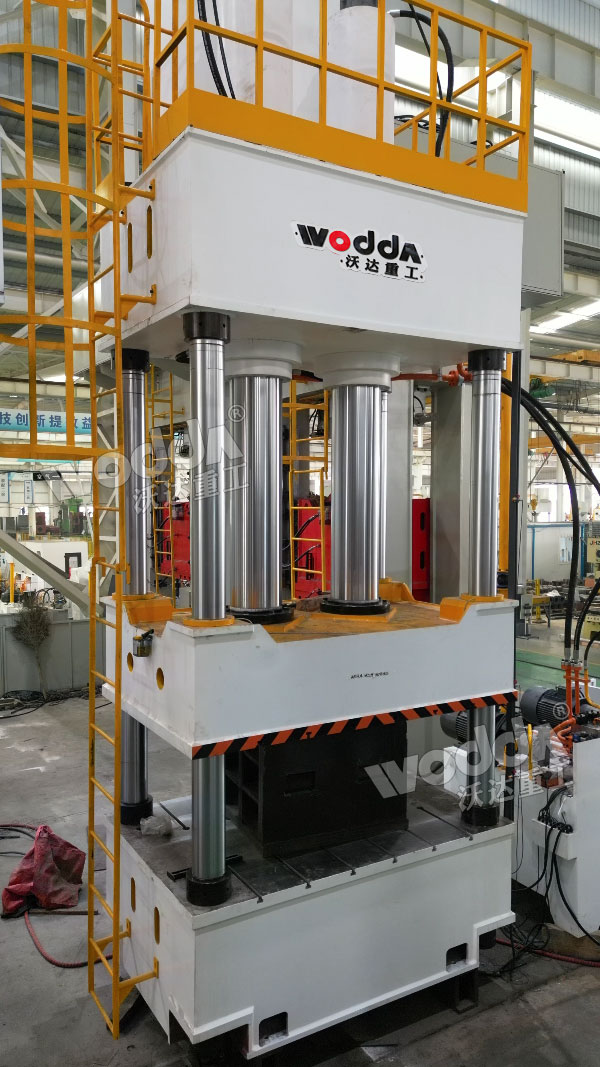 500噸四柱液壓機(jī)車間實(shí)物 500噸四柱液壓機(jī)車間實(shí)物