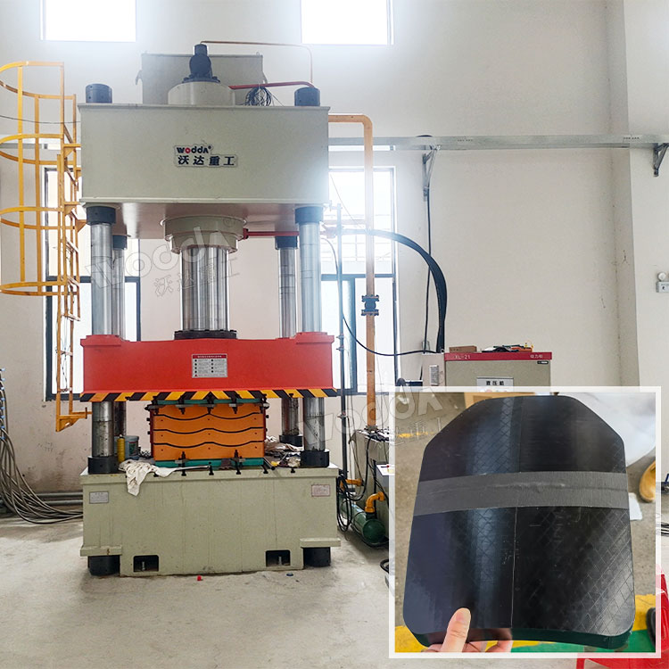 630噸PE防彈插板液壓機(jī) 630噸PE防彈插板液壓機(jī)