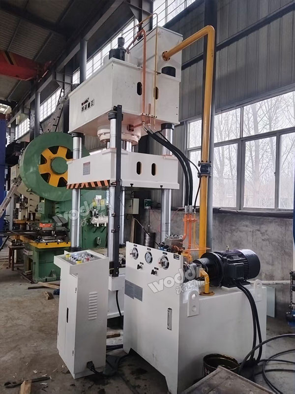 400噸不銹鋼水箱板液壓機(jī)安全完成 400噸不銹鋼水箱板液壓機(jī)安全完成