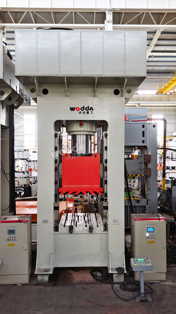 1000噸框架式液壓機(jī) 1000噸框架式液壓機(jī)