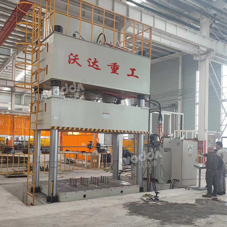 1000噸液壓墊拉伸液壓機現(xiàn)場 1000噸液壓墊拉伸液壓機現(xiàn)場