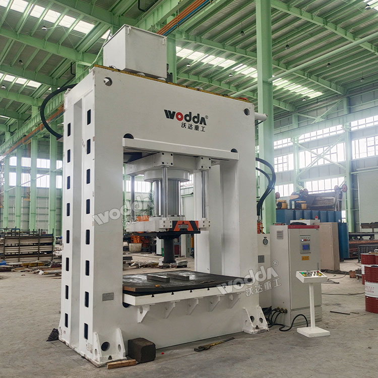 800噸龍門液壓機(jī)客戶現(xiàn)場(chǎng) 800噸龍門液壓機(jī)客戶現(xiàn)場(chǎng)