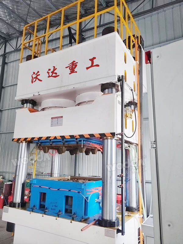 1600噸塑料托盤液壓機(jī) 1600噸塑料托盤液壓機(jī)