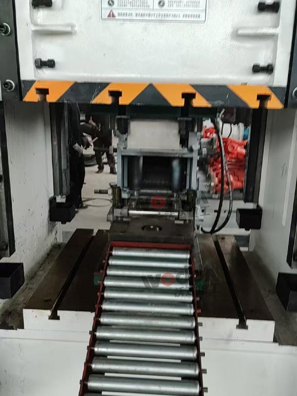 315噸框架式液壓機(jī)沖壓錨桿托盤(pán) 315噸框架式液壓機(jī)沖壓錨桿托盤(pán)