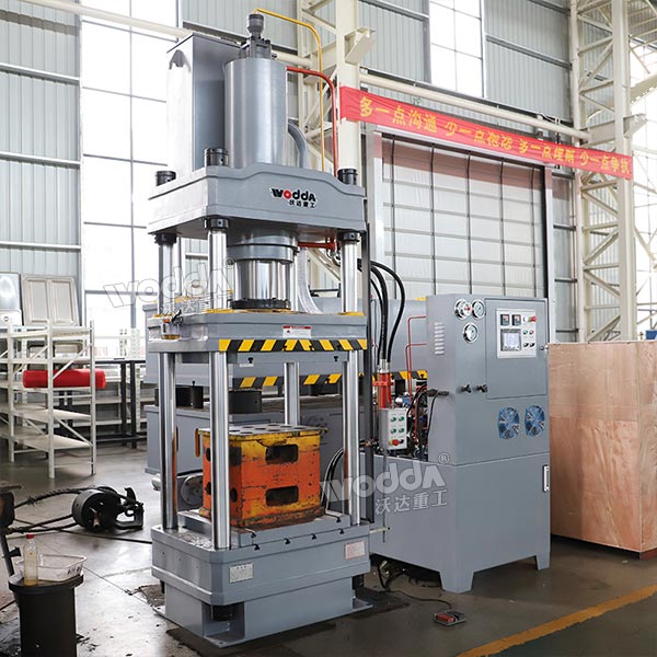 200噸四柱液壓機(jī)(加熱板) 200噸四柱液壓機(jī)(加熱板)