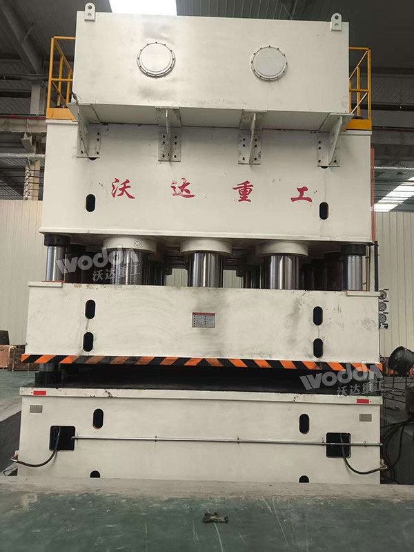 6000噸聚丙烯壓濾板成型液壓機(jī) 6000噸聚丙烯壓濾板成型液壓機(jī)