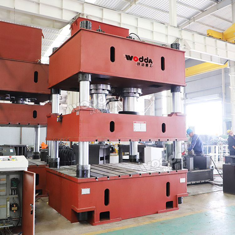 500噸四柱油壓機(jī) 500噸四柱油壓機(jī)