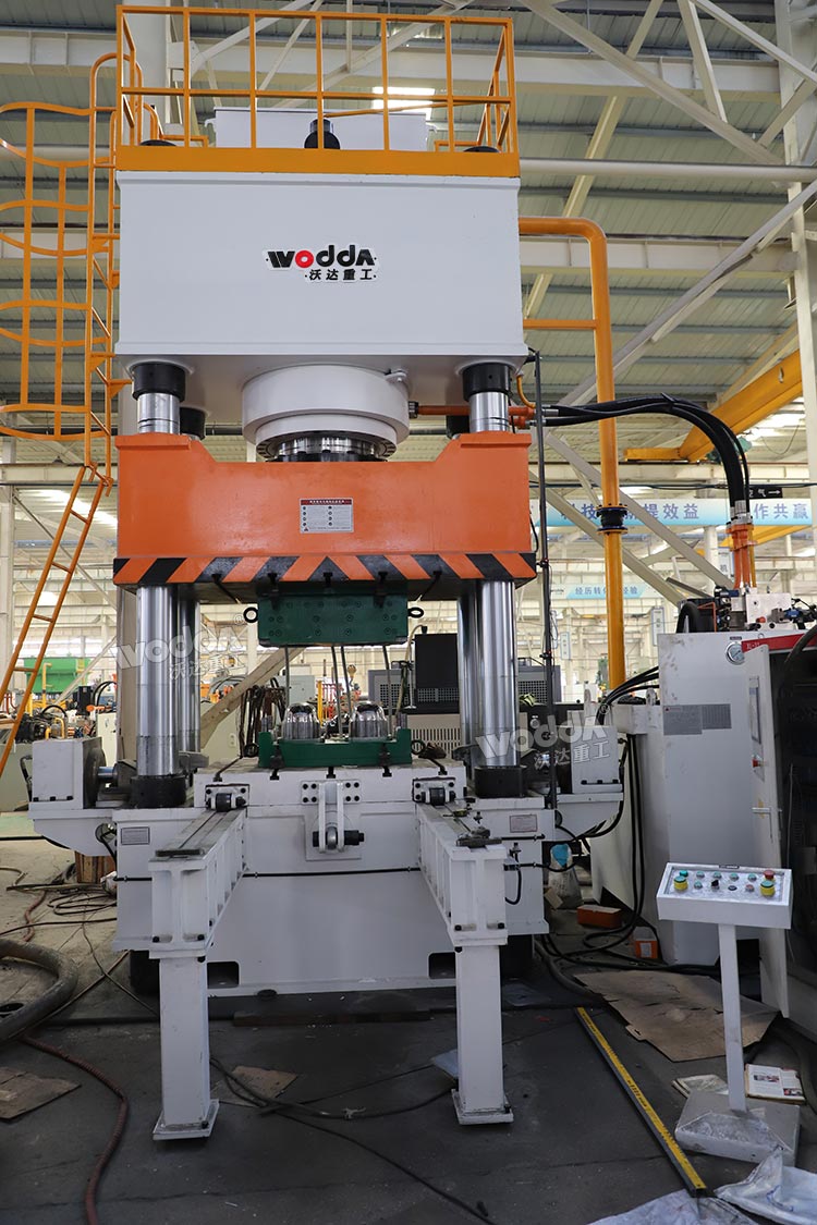 1000噸四柱液壓機(jī) 1000噸四柱液壓機(jī)