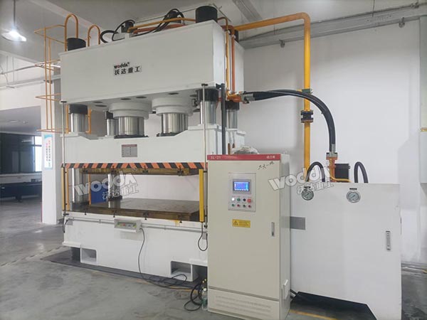 800噸伺服四柱液壓機(jī) 800噸伺服四柱液壓機(jī)