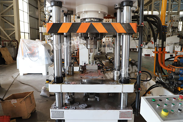 120噸四柱液壓機(jī) 120噸四柱液壓機(jī)