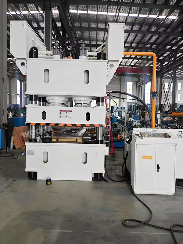 2400噸鋼木門壓花機 2400噸鋼木門壓花機