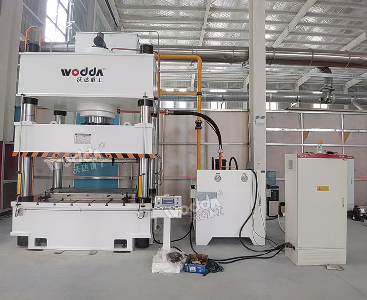 630噸波紋板成型液壓機(jī)現(xiàn)場 630噸波紋板成型液壓機(jī)現(xiàn)場