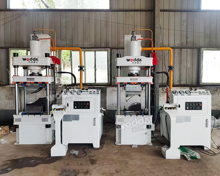 100噸四柱液壓機(jī) 100噸四柱液壓機(jī)