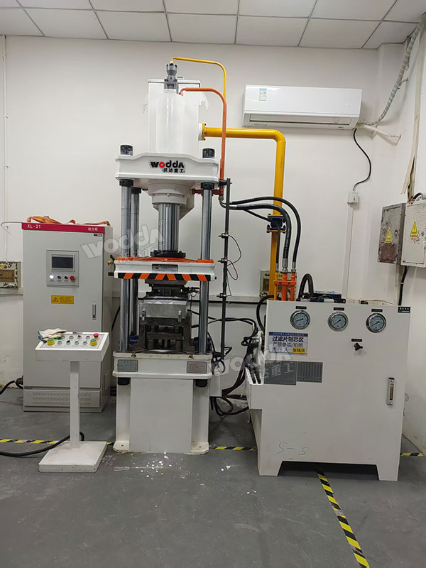 63噸碳酸鈉粉末成型液壓機 63噸碳酸鈉粉末成型液壓機