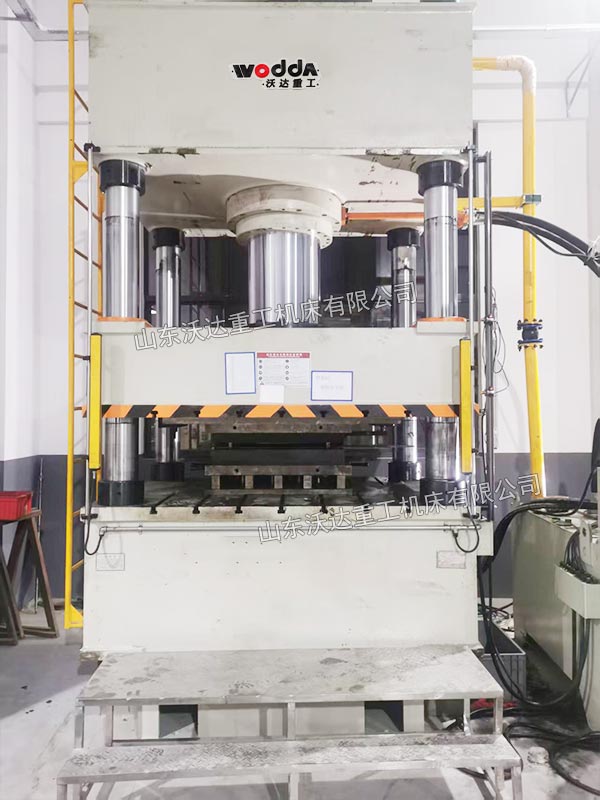 500噸四柱液壓機現(xiàn)場