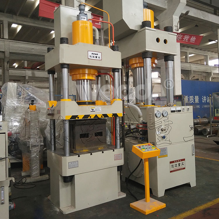 四柱液壓機(jī) 四柱液壓機(jī)