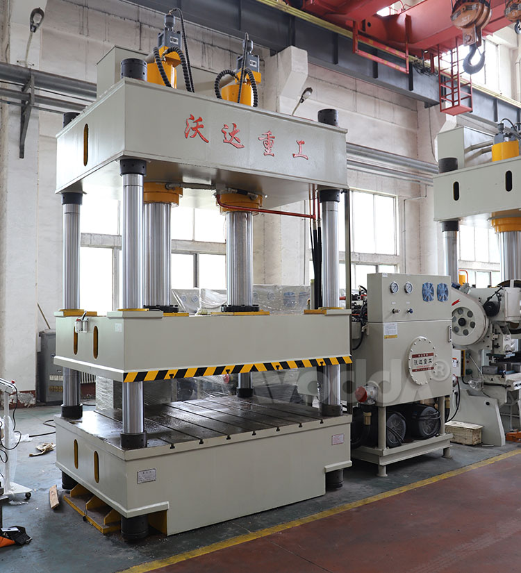 四柱液壓機(jī) 四柱液壓機(jī)