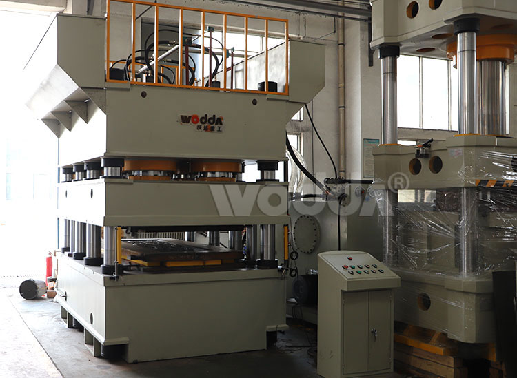 YQ78型雙動鋼木門壓花機(jī)