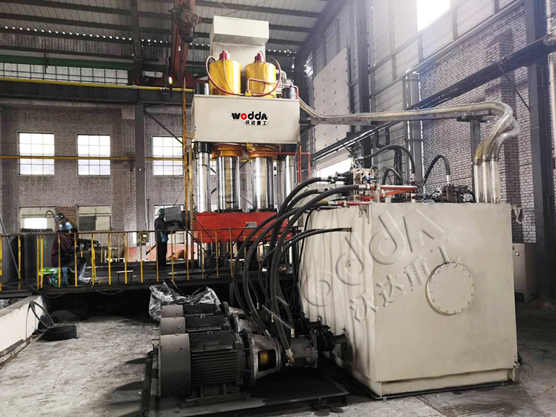 碳素石墨坩堝液壓機(jī) 碳素石墨坩堝液壓機(jī)